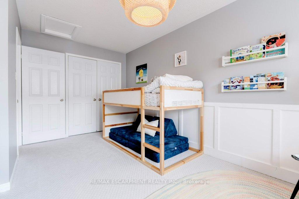 4 Bedrooms Condo at 5090 Fairview, Burlington For sale