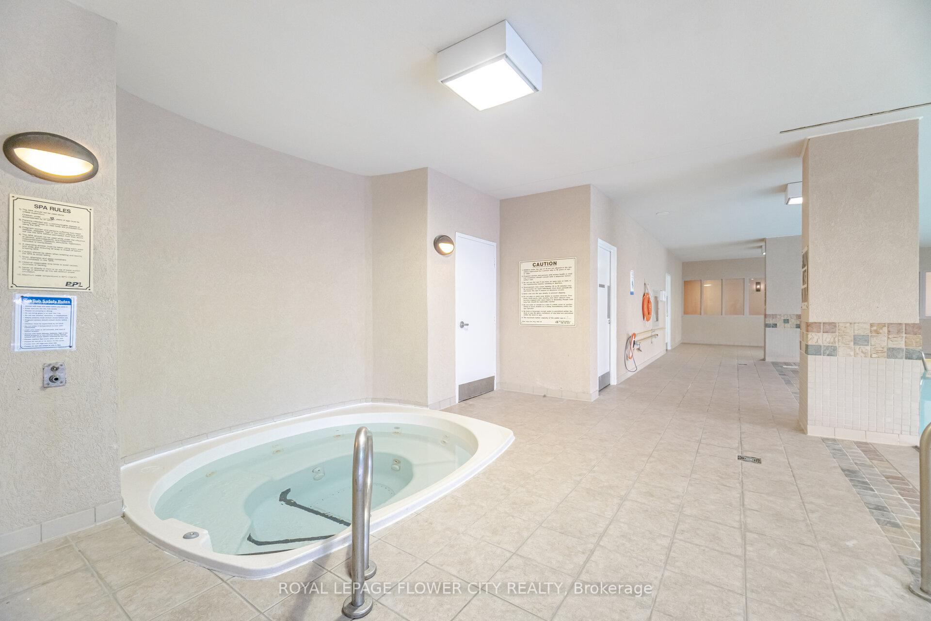 2 Bedrooms Condo at 156 Enfield, Mississauga For sale