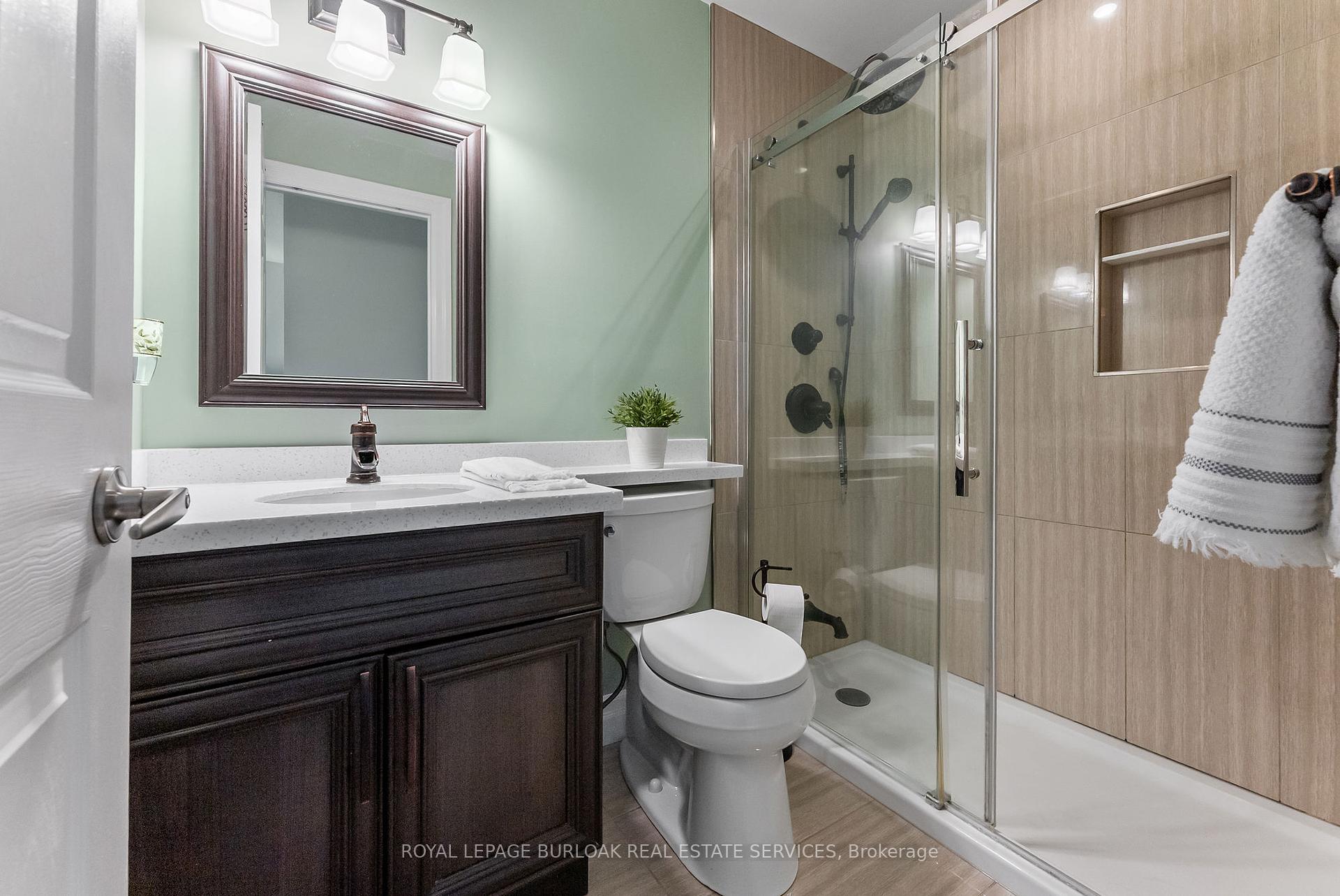 3 Bedrooms Condo at 2025 Cleaver, Burlington For sale