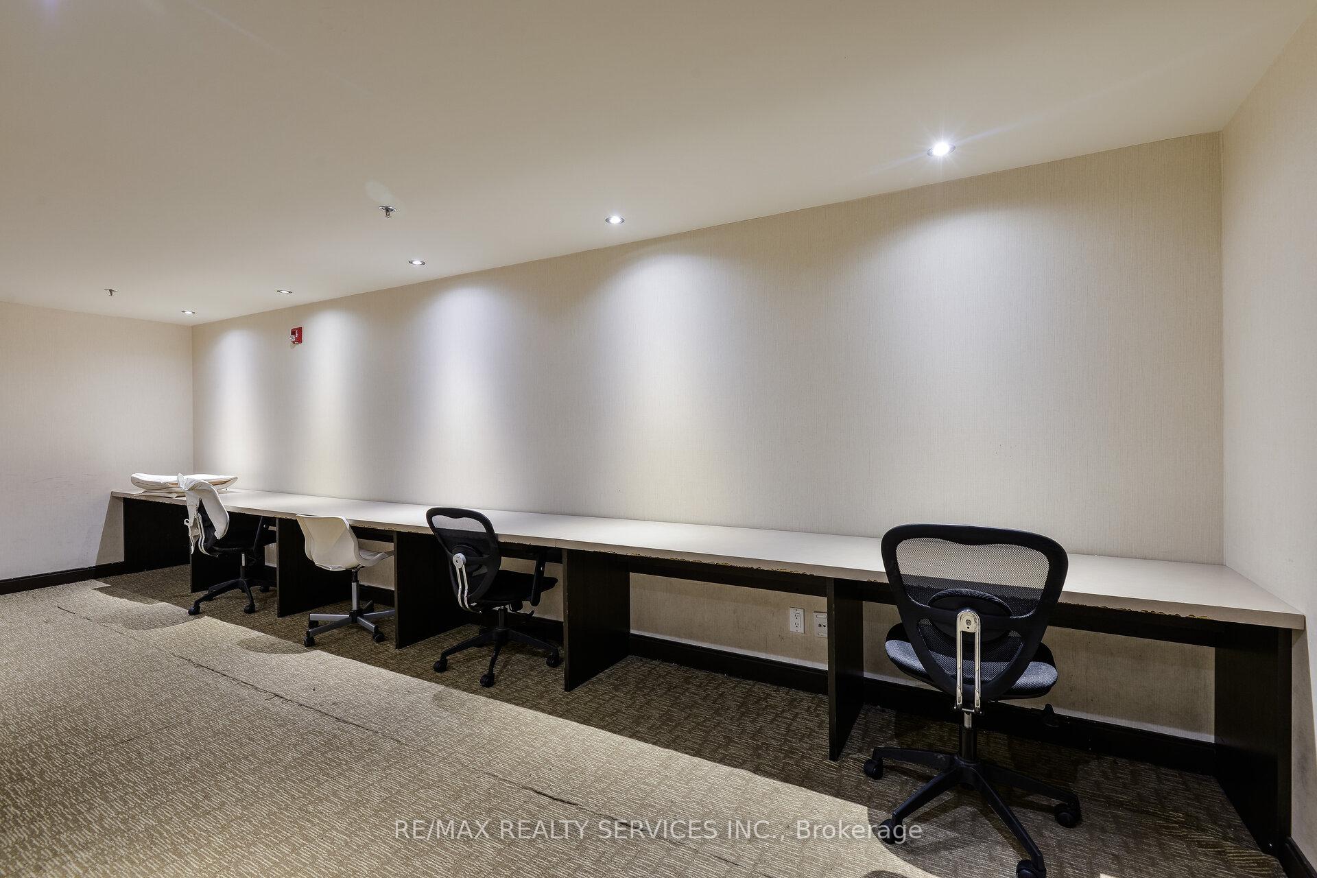 2 Bedrooms Condo at 80 Absolute,  Mississauga For sale