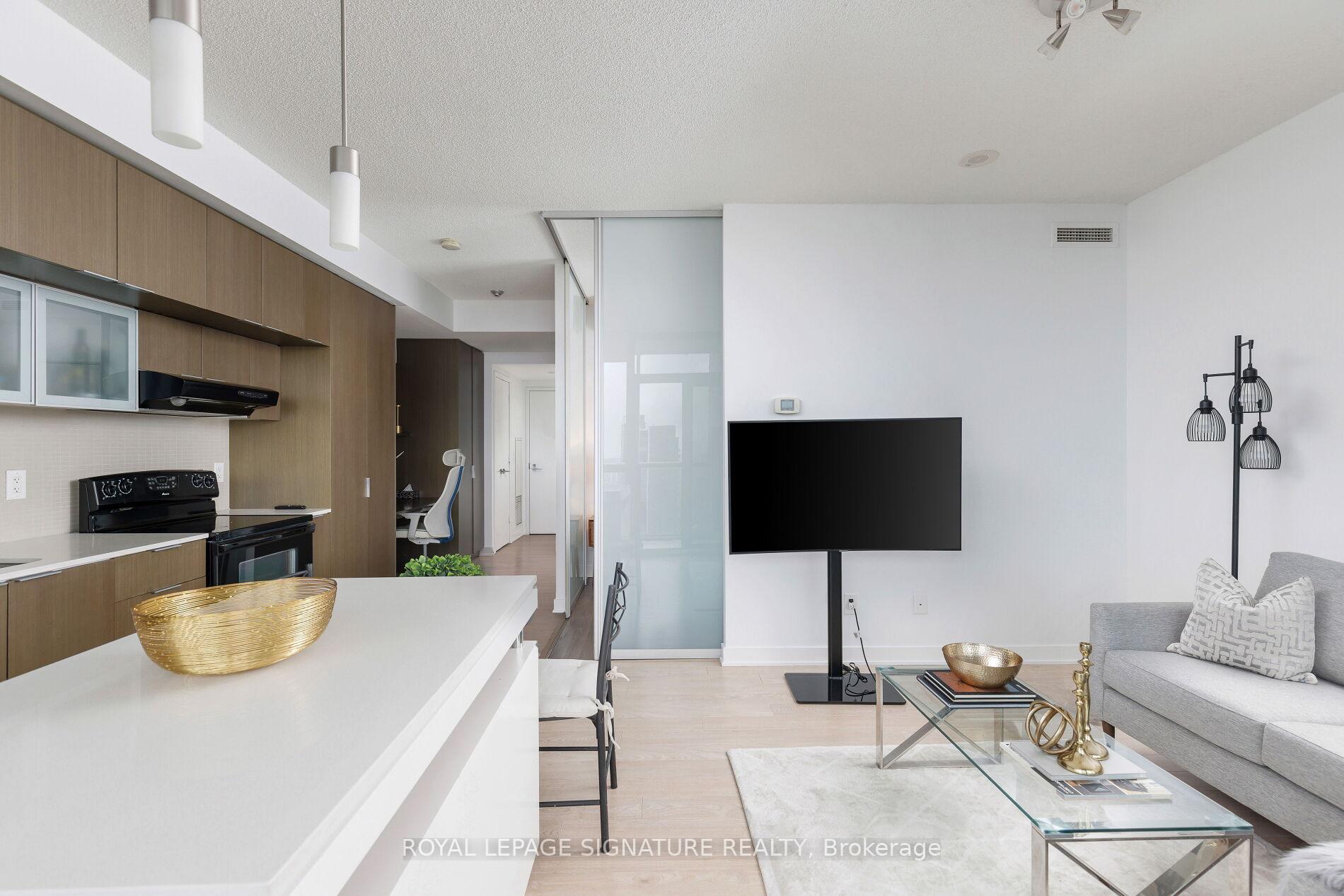 1 Bedroom Condo at 110 Charles, Toronto For sale