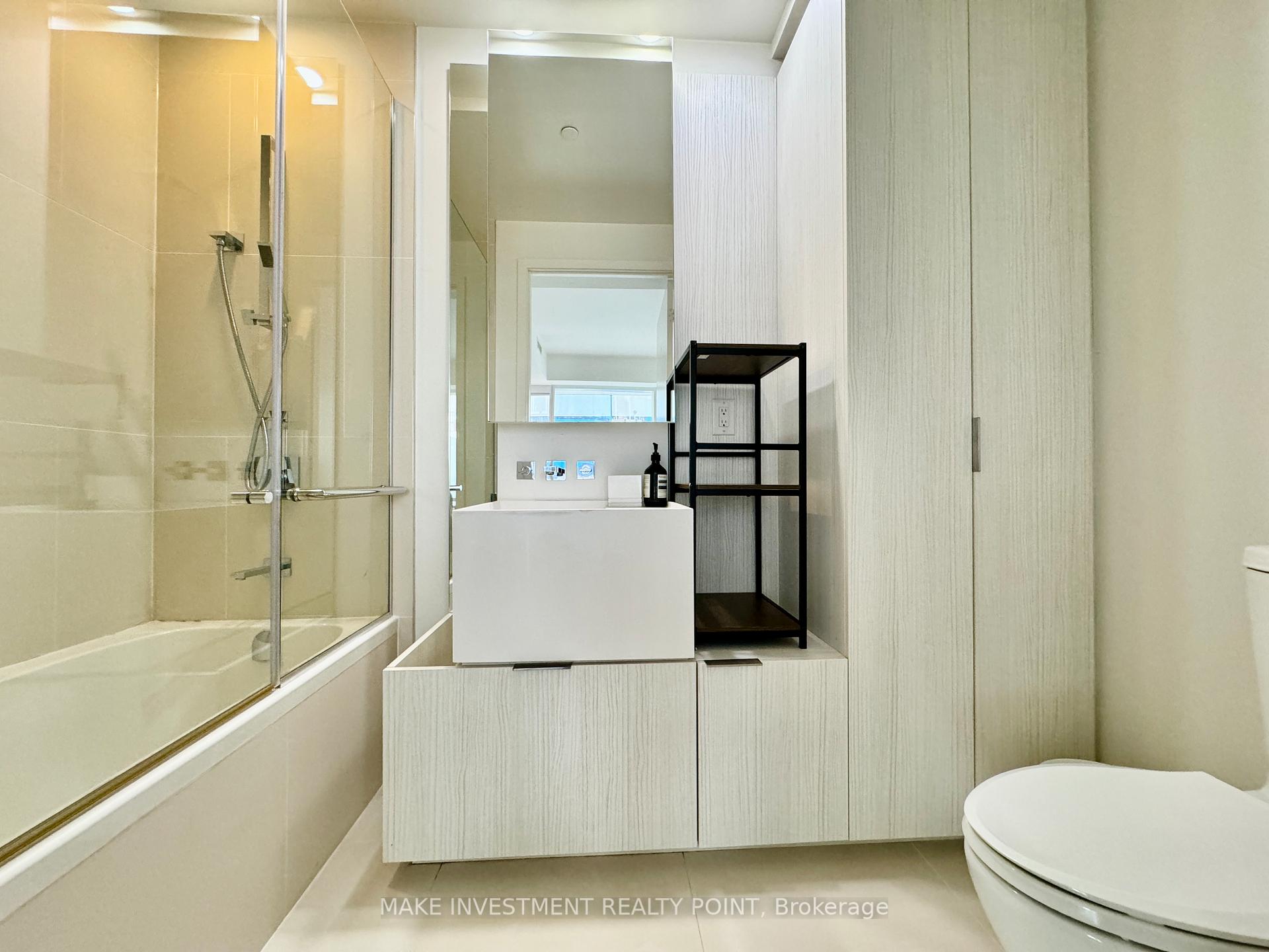 3 Bedrooms Condo at 1 Bloor,  Toronto For sale