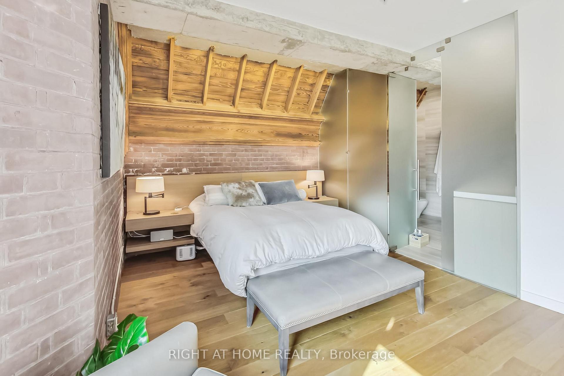 3 Bedrooms Condo at 40 Westmoreland, Toronto For sale