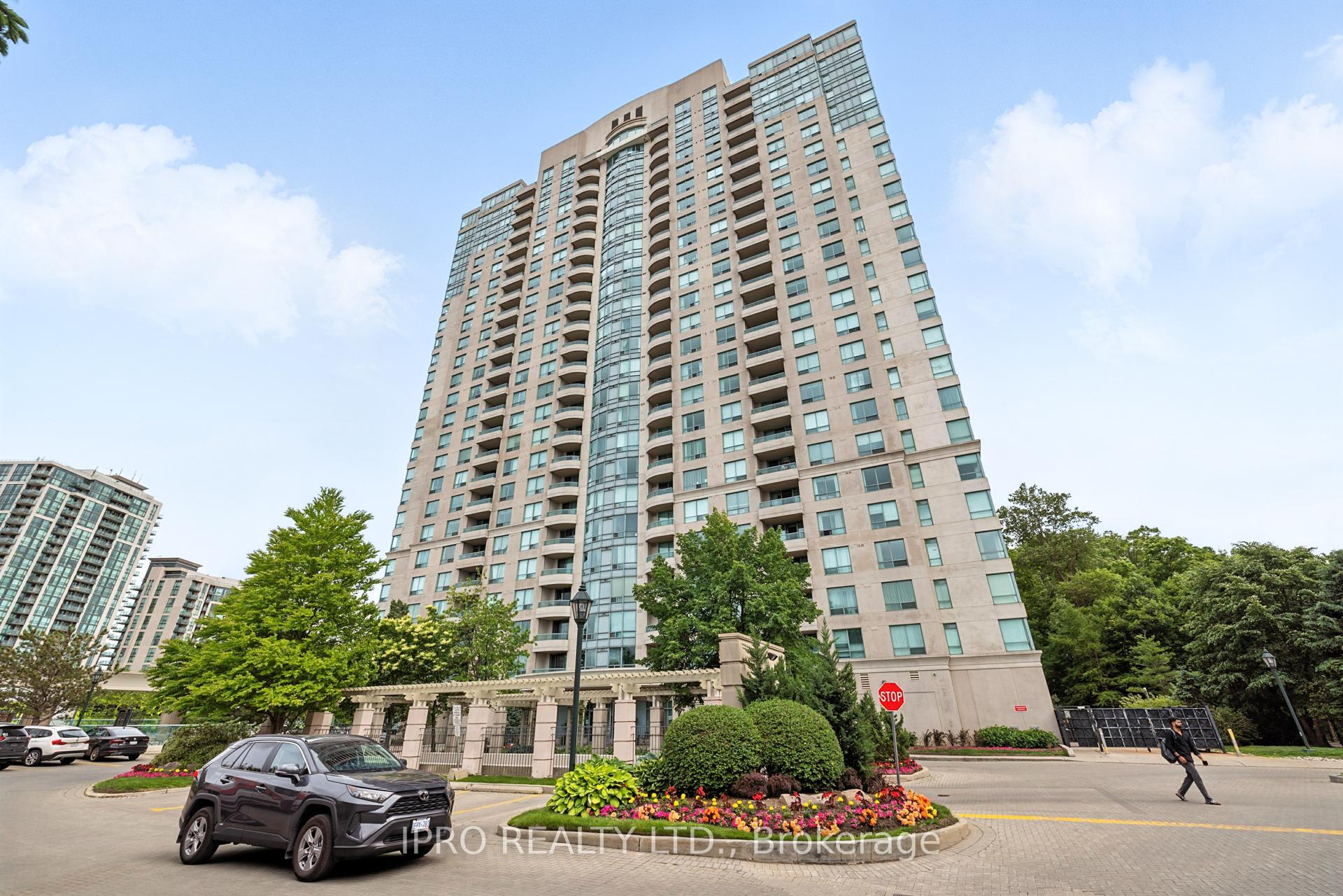 3 Bedrooms Condo at 61 Town Centre, Toronto For sale