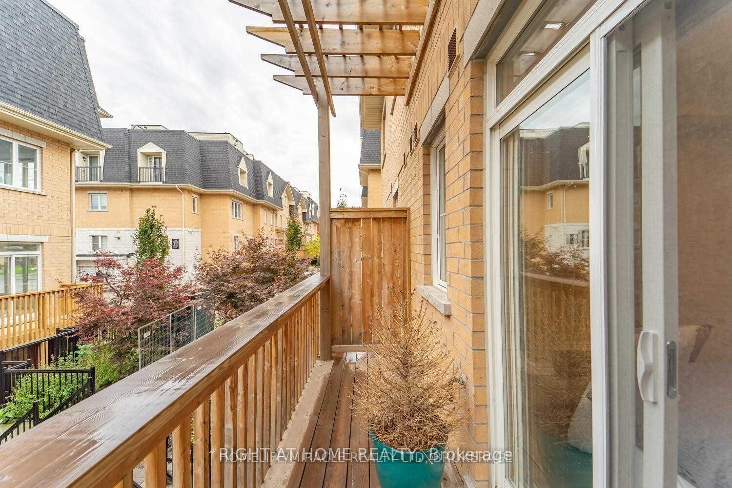 1 Bedroom Condo at 380 Hopewell, Toronto For sale