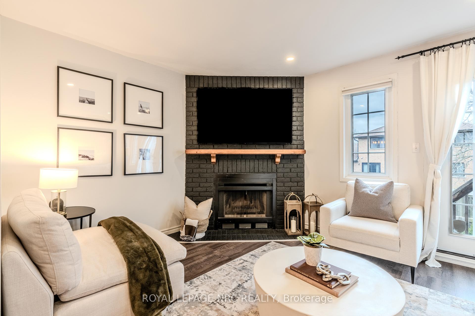 3 Bedrooms Condo at 29 Heritage, Hamilton For sale