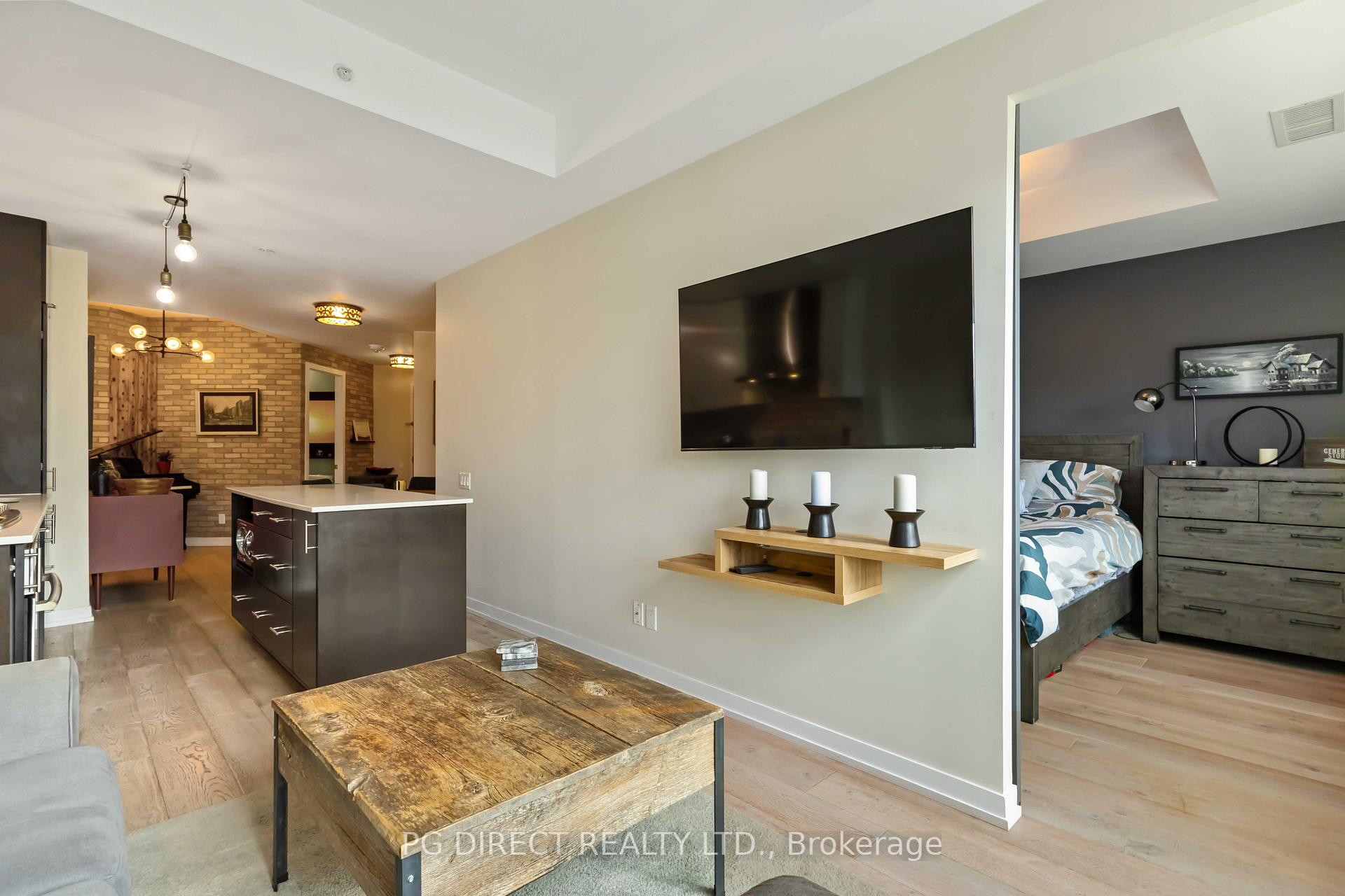 2 Bedrooms Condo at 38 Howard Park, Toronto For sale