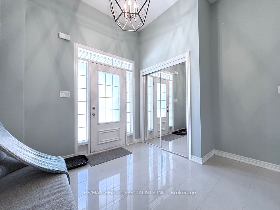 501 Stringer Circle, Milton, ON L9T 0T3