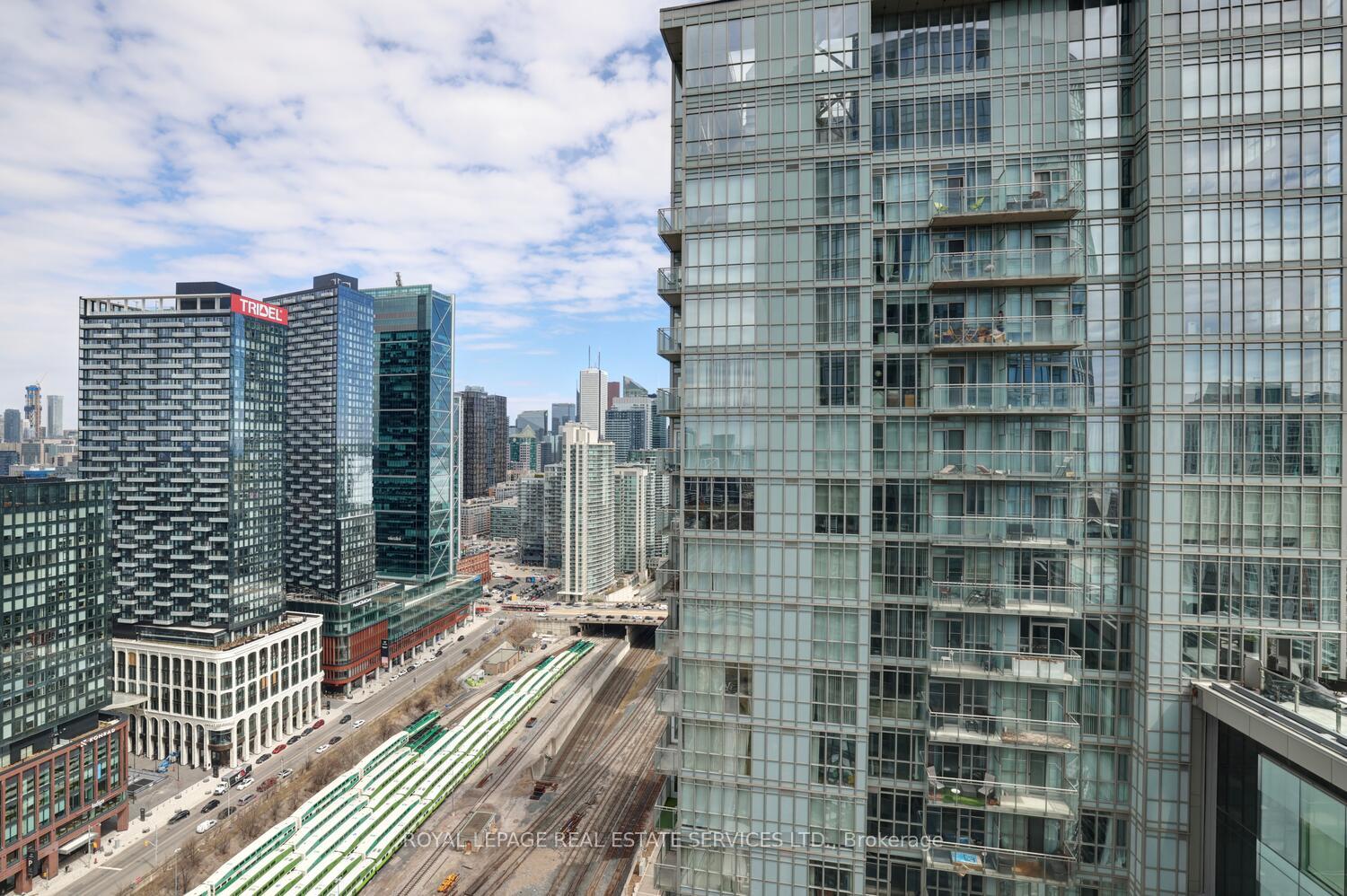 1 Bedroom Condo at 21 Iceboat,  Toronto For sale