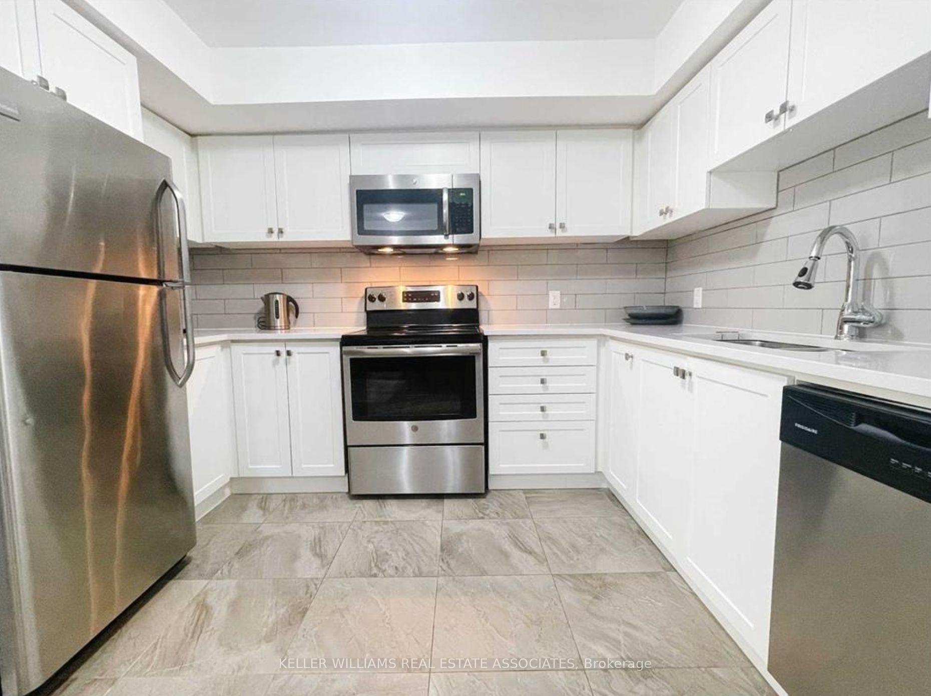 3 Bedrooms Condo at 2441 Greenwich, Oakville For sale