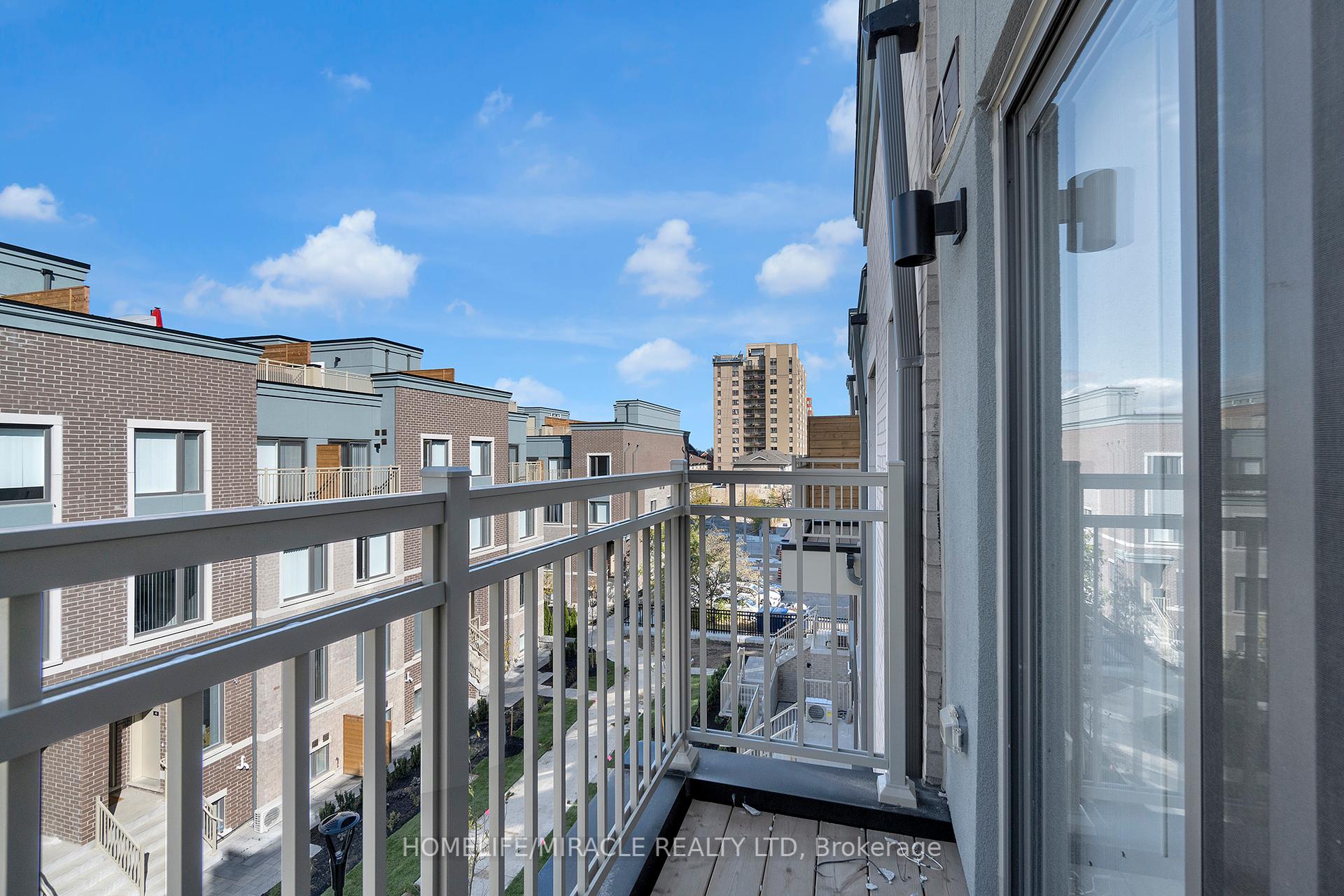 2 Bedrooms Condo at 5 William Jackson, Toronto For sale