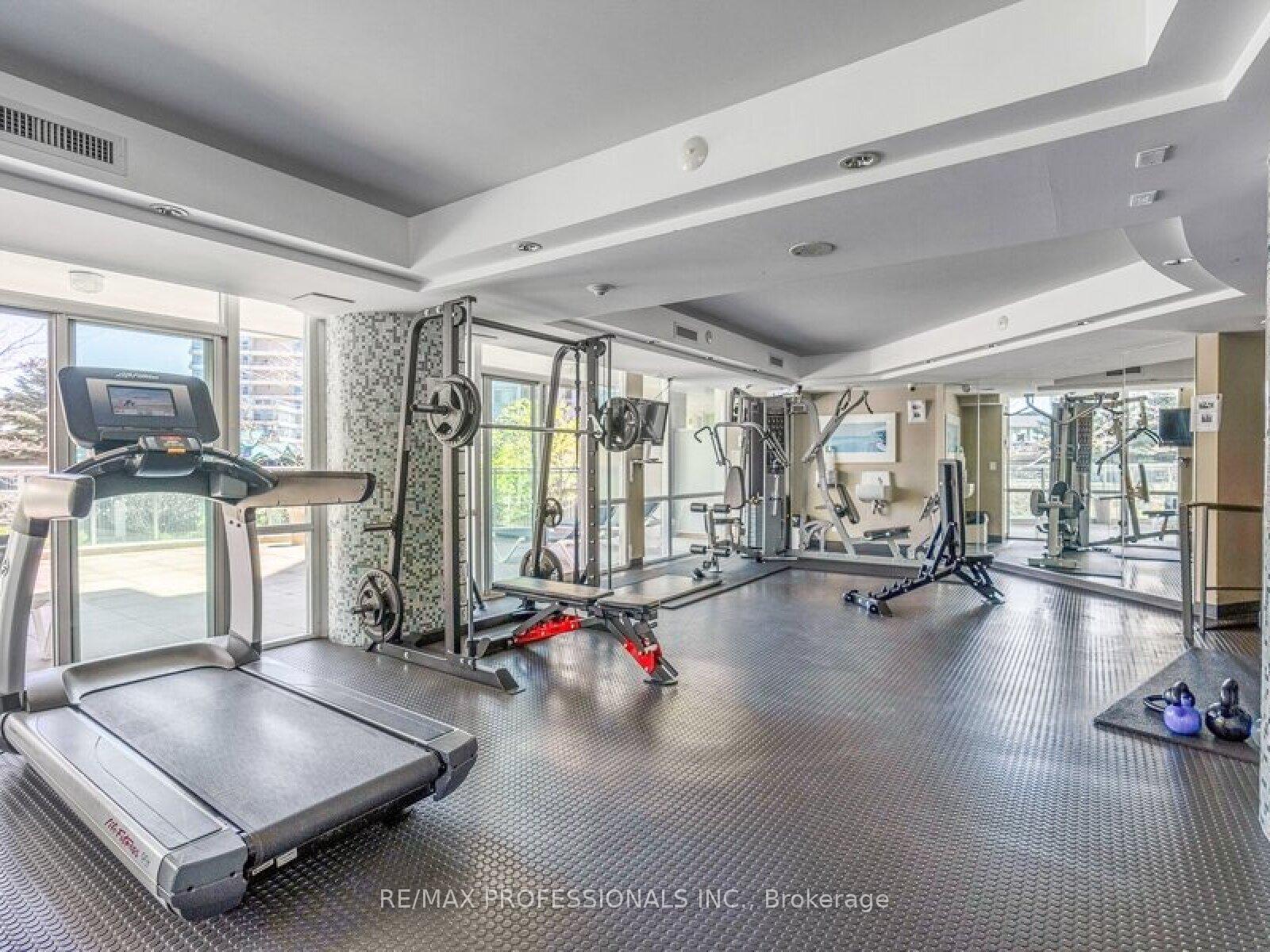 2 Bedrooms Condo at 3939 Duke of York, Mississauga For sale