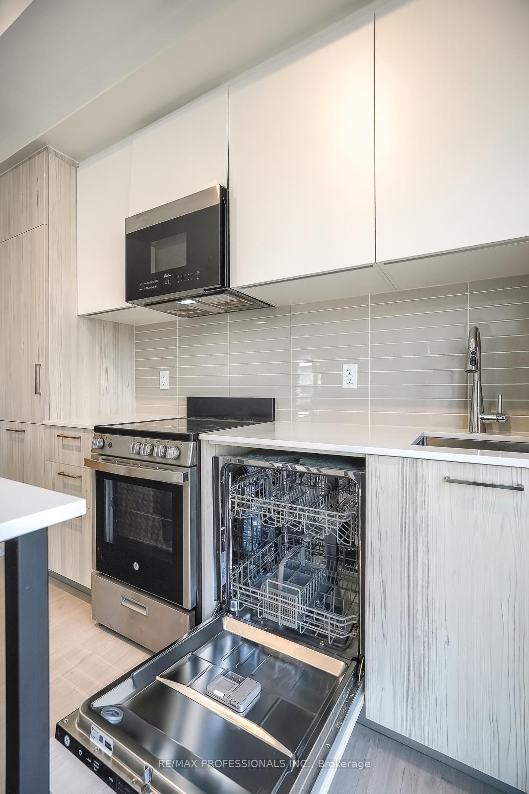 2 Bedrooms Condo at 65 Mutual, Toronto For sale