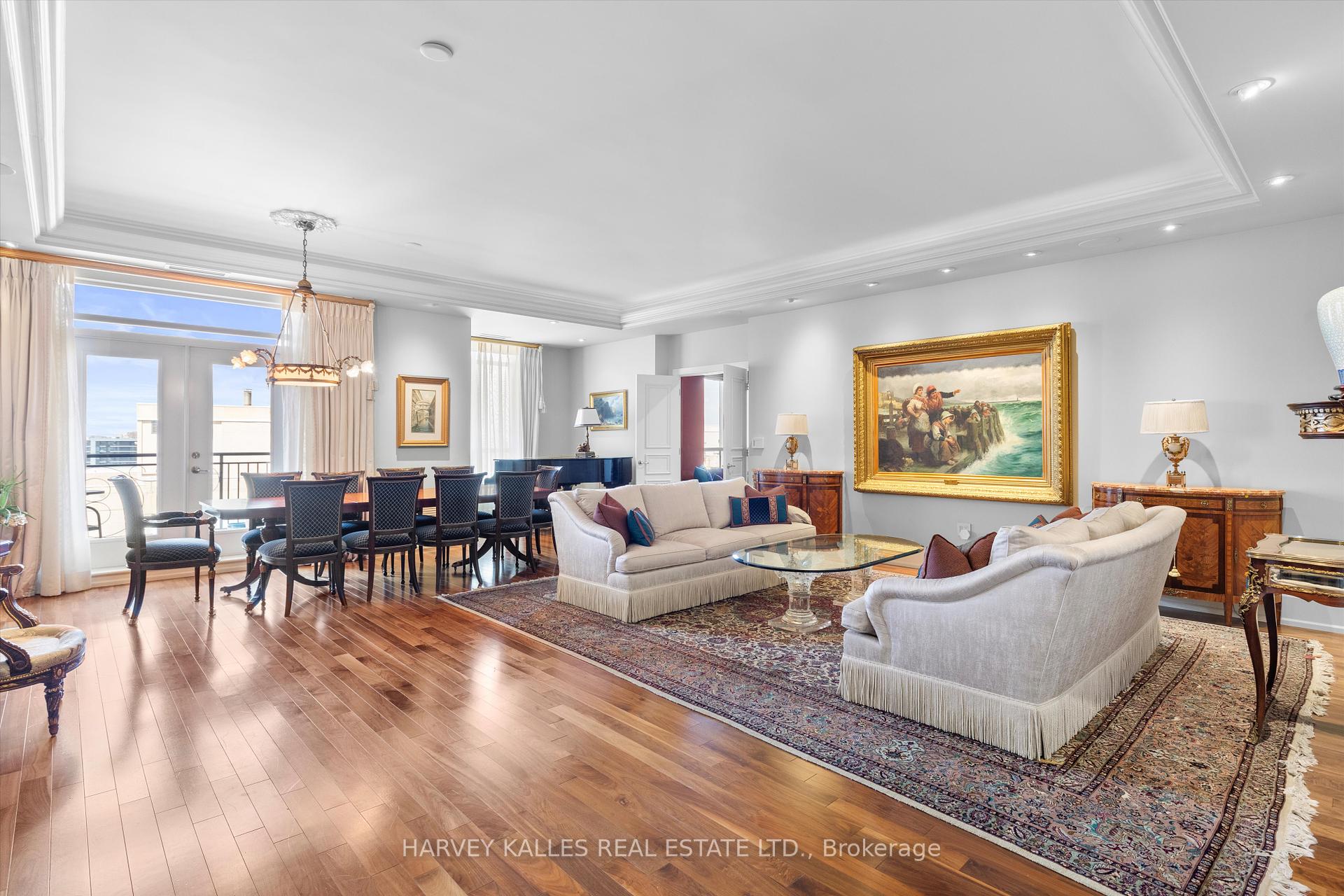 3 Bedrooms Condo at 662 Sheppard, Toronto For sale