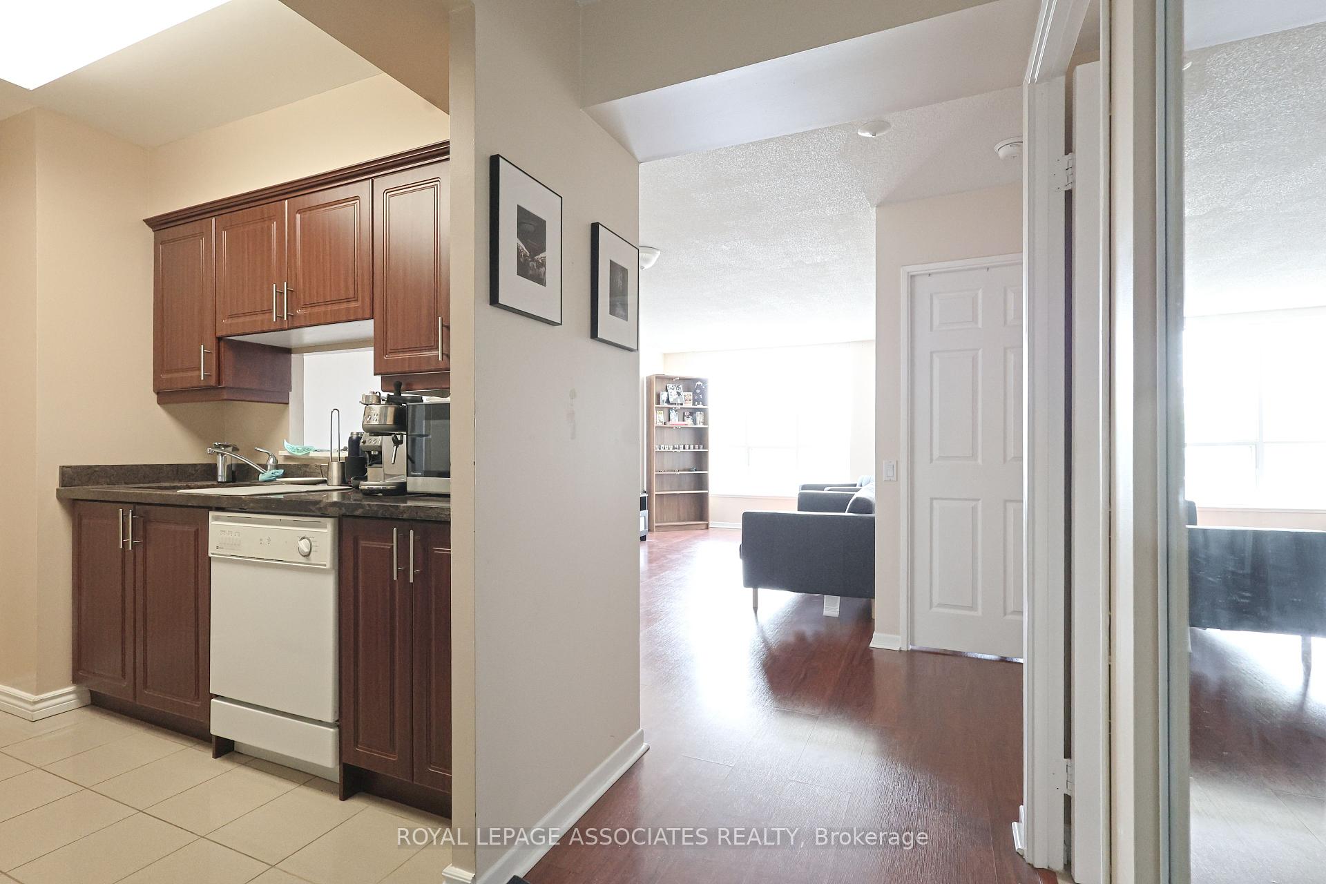 1 Bedroom Condo at 21 Overlea, Toronto For sale