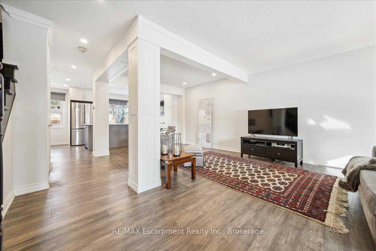 3 Bedrooms Condo at 779 Hyde,  Burlington For sale