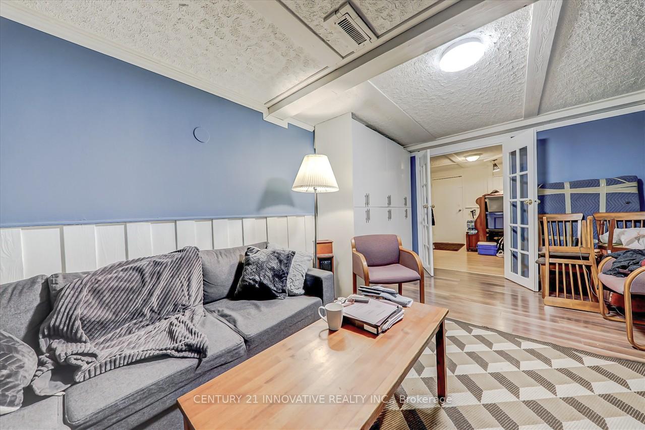 4 Bedrooms Condo at 100 Burrows Hall,  Toronto For sale