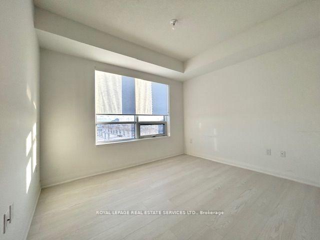 3 Bedrooms Condo at 10 Gibbs, Toronto For sale