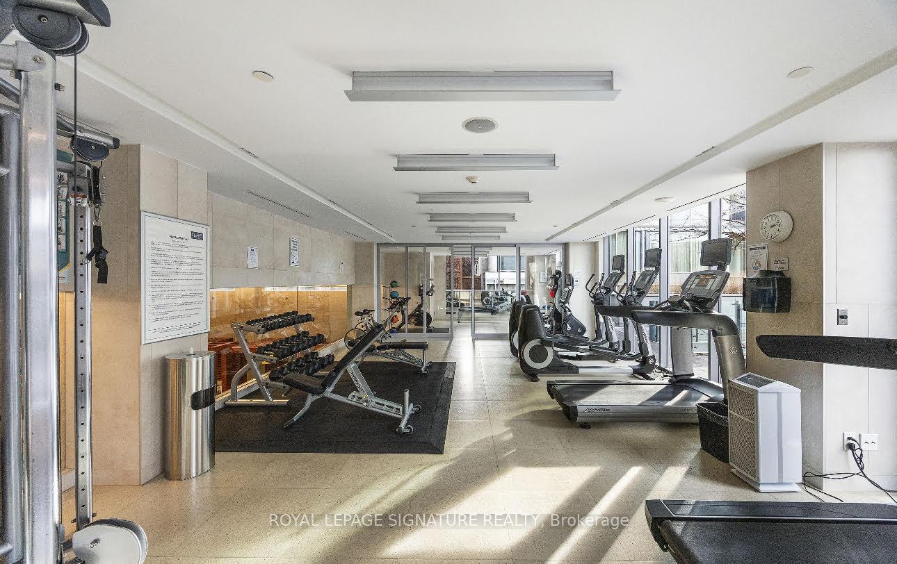 2 Bedrooms Condo at 170 Avenue, Toronto For sale