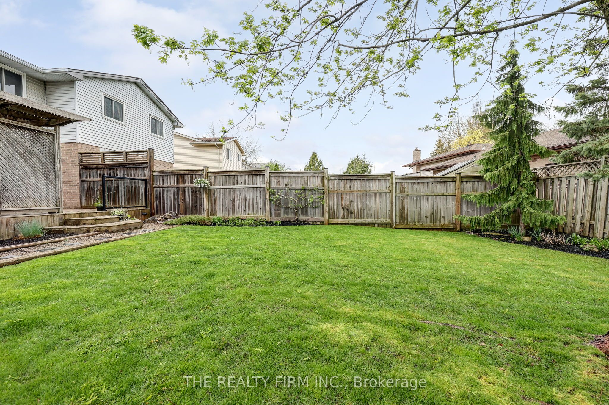 732 Homeview Road, London South, ON N6C 5N2
