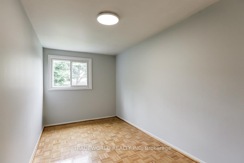3 Bedrooms Condo at 50 Brookmill, Toronto For sale