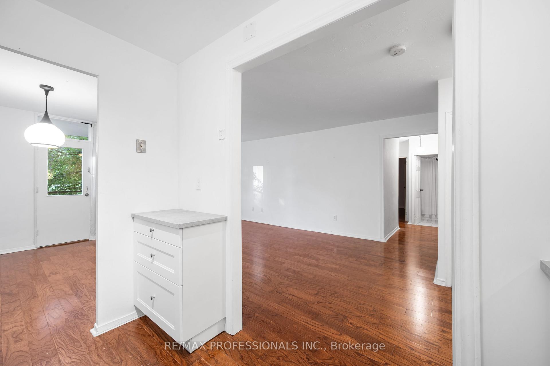 2 Bedrooms Co-op at 100 Coe Hill, Toronto For sale