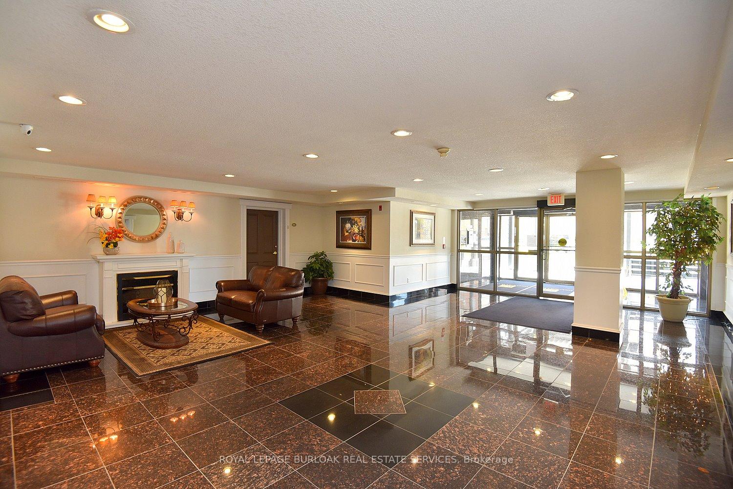 2 Bedrooms Condo at 1998 Ironstone, Burlington For sale