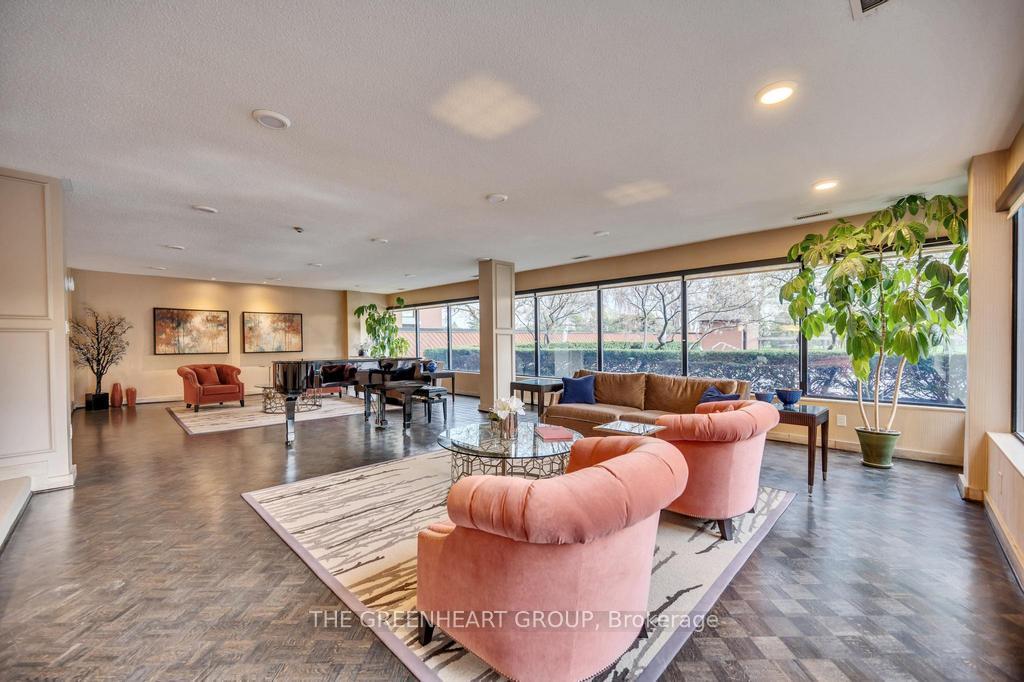 3 Bedrooms Condo at 1400 Dixie,  Mississauga For sale