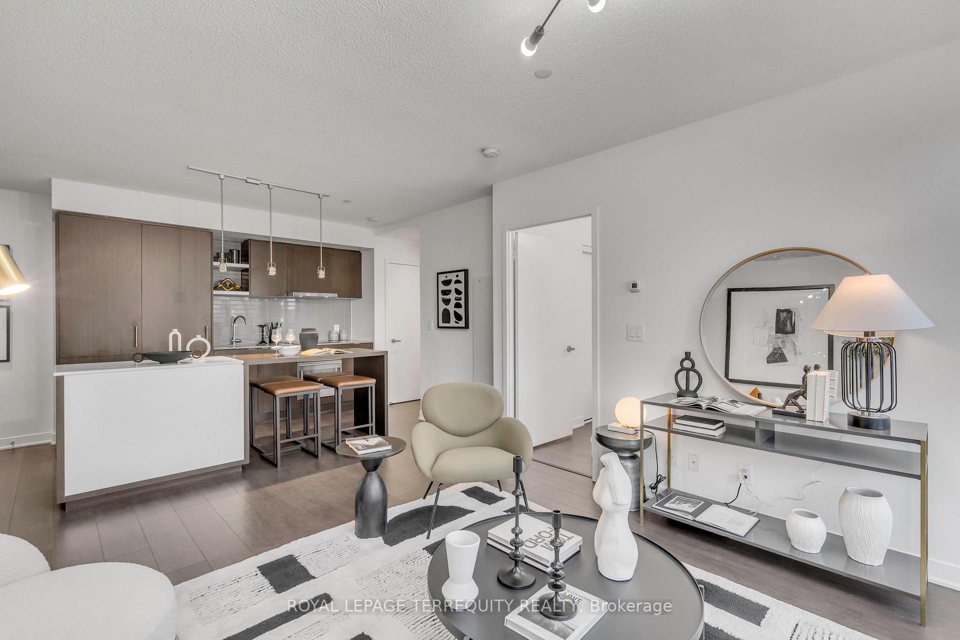 1 Bedroom Condo at 88 Harbour, Toronto For sale