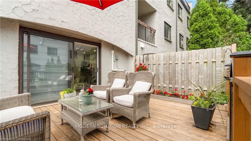 4 Bedrooms Condo at 1016 Falgarwood, Oakville For sale