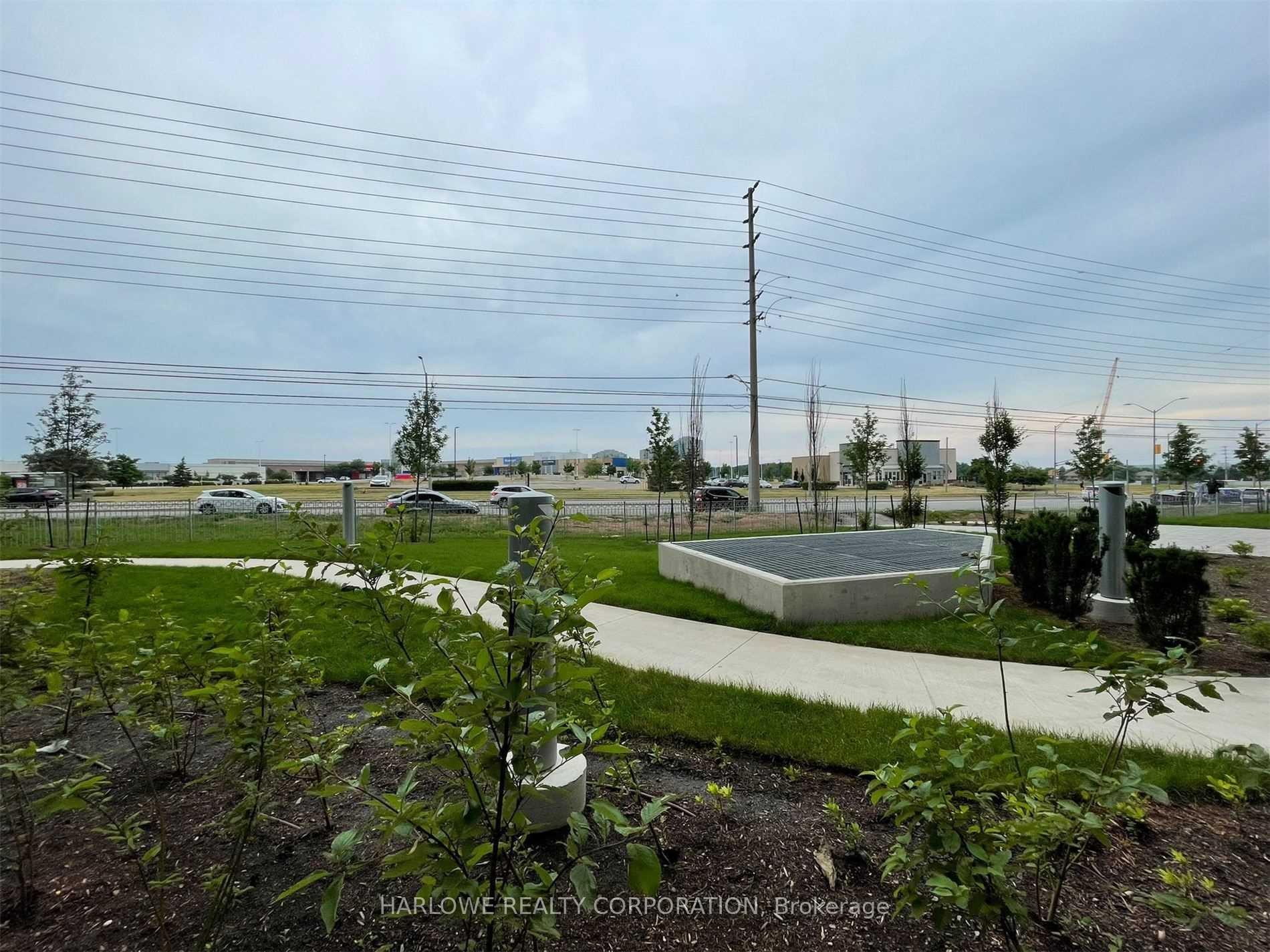 2 Bedrooms Condo at 4655 Metcalfe,  Mississauga For sale
