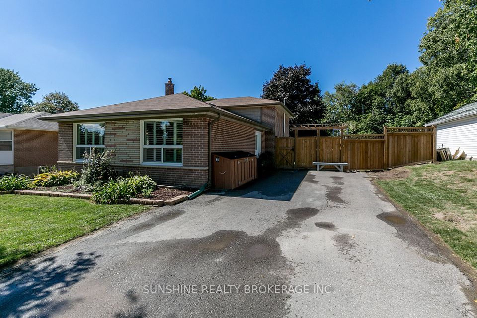 6 Laurentide Avenue