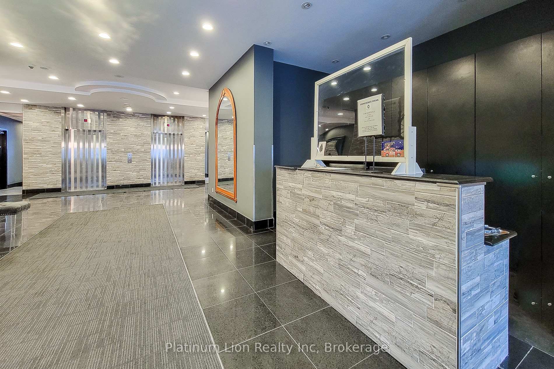 2 Bedrooms Condo at 135 James,  Hamilton For sale
