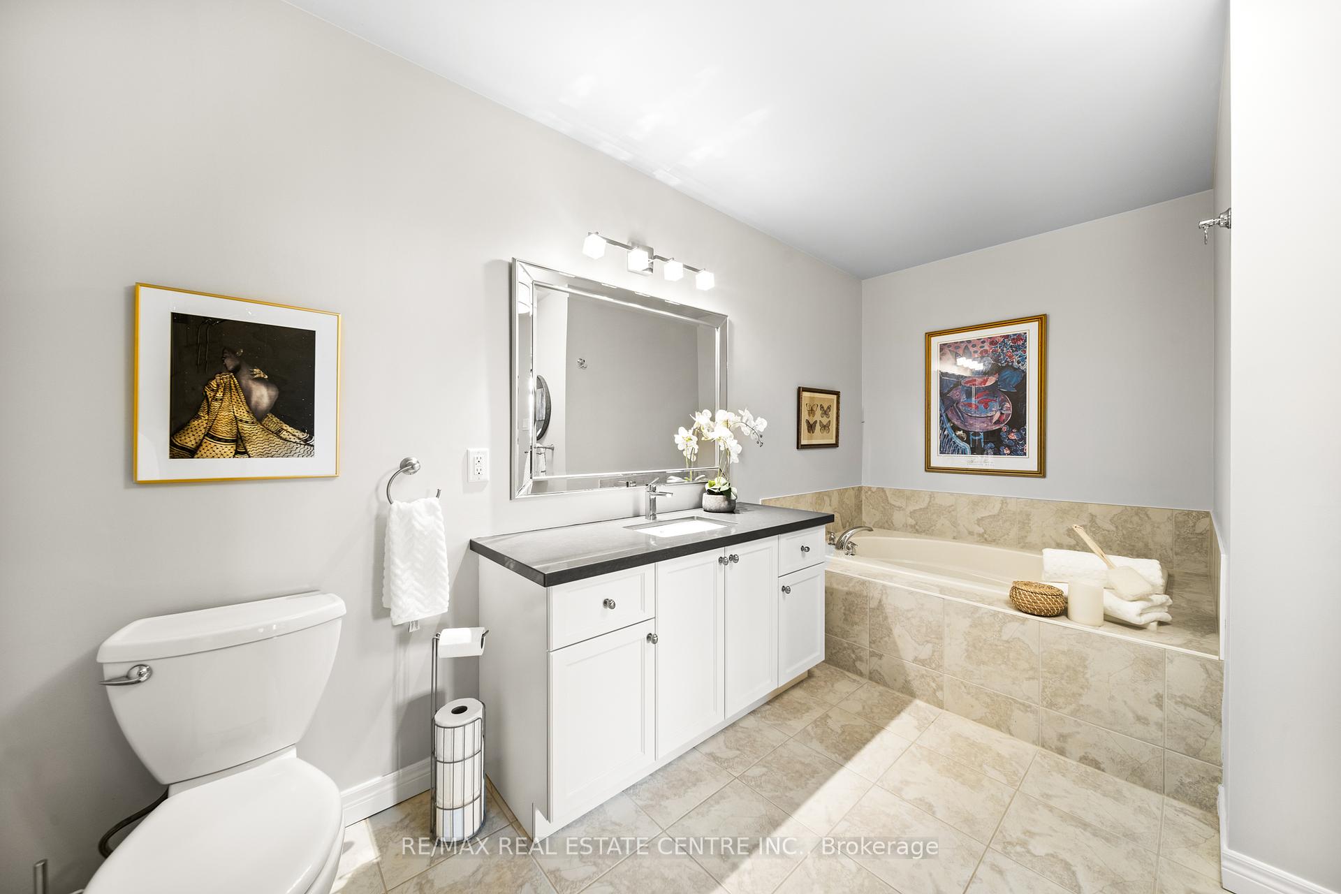 3 Bedrooms Condo at 441 Stonehenge, Hamilton For sale