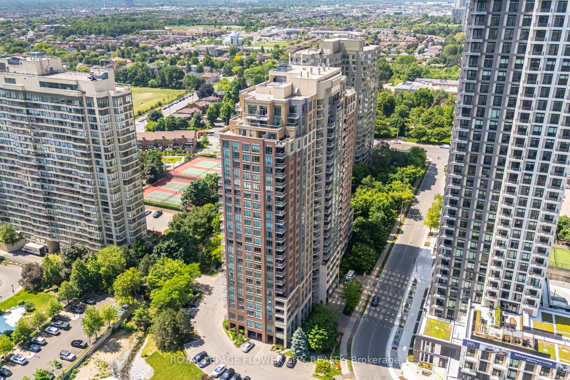2 Bedrooms Condo at 156 Enfield, Mississauga For sale