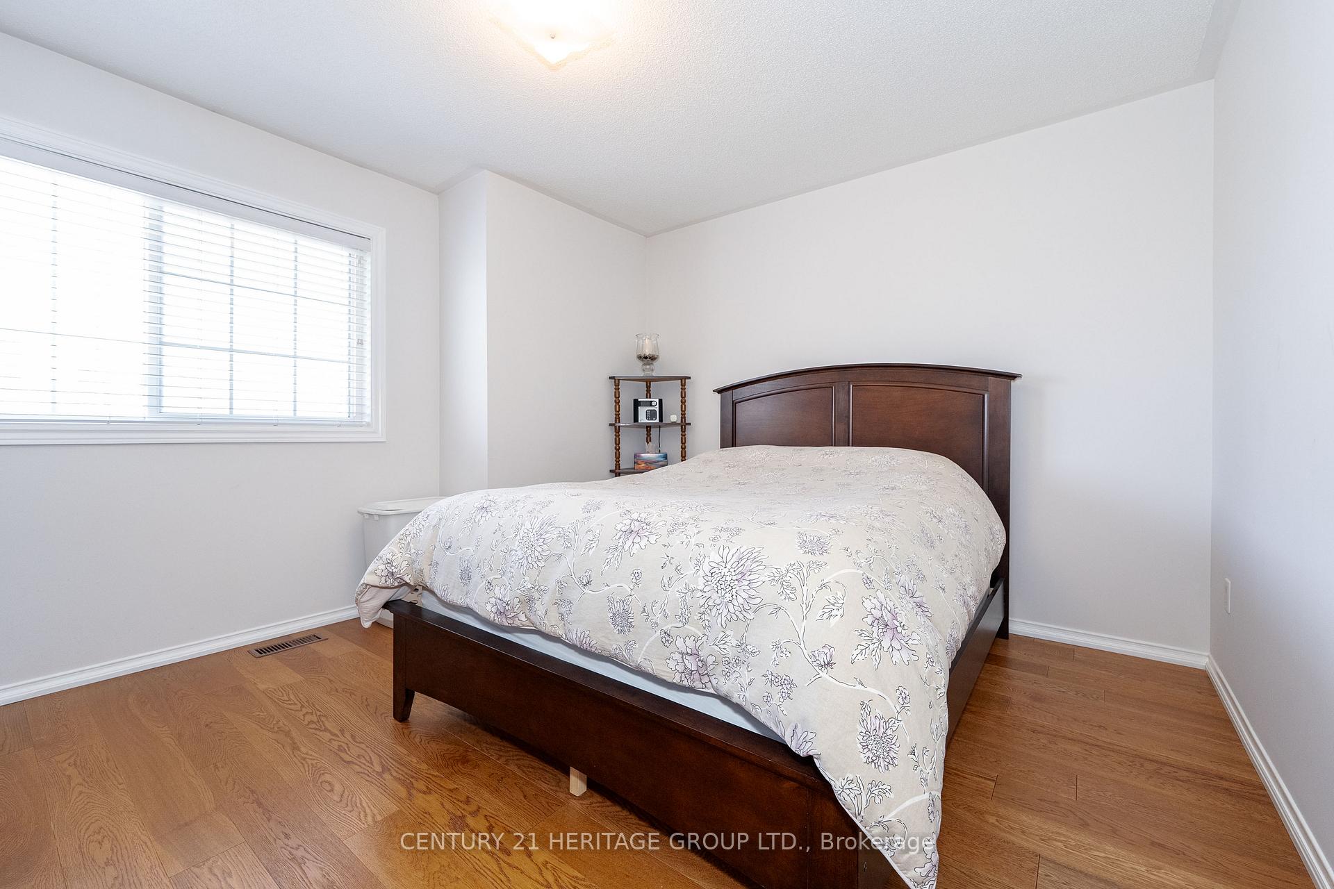 3 Bedrooms Condo at 124 Rory,  Toronto For sale