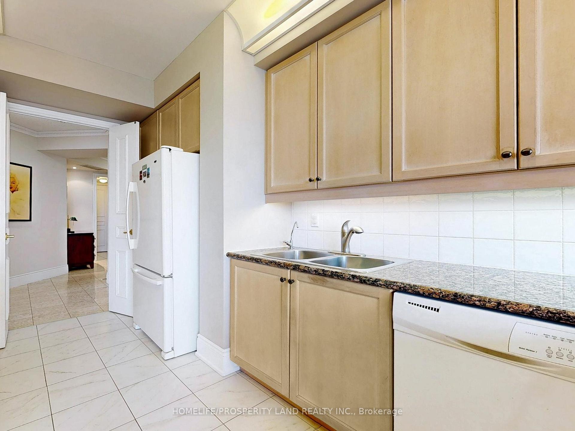 3 Bedrooms Condo at 89 Skymark, Toronto For sale