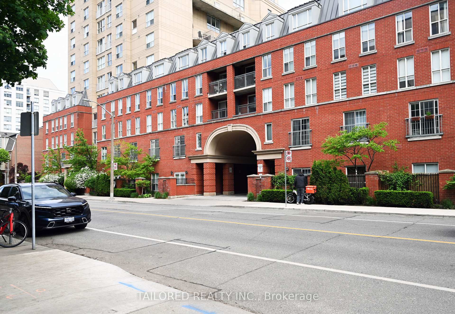 1 Bedroom Condo at 119 Merton, Toronto For sale