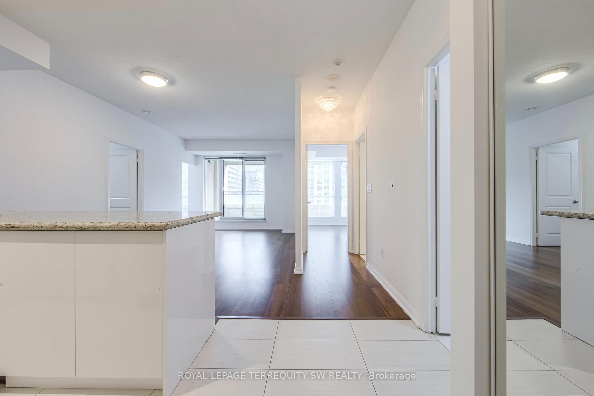3 Bedrooms Condo at 628 Fleet, Toronto For sale