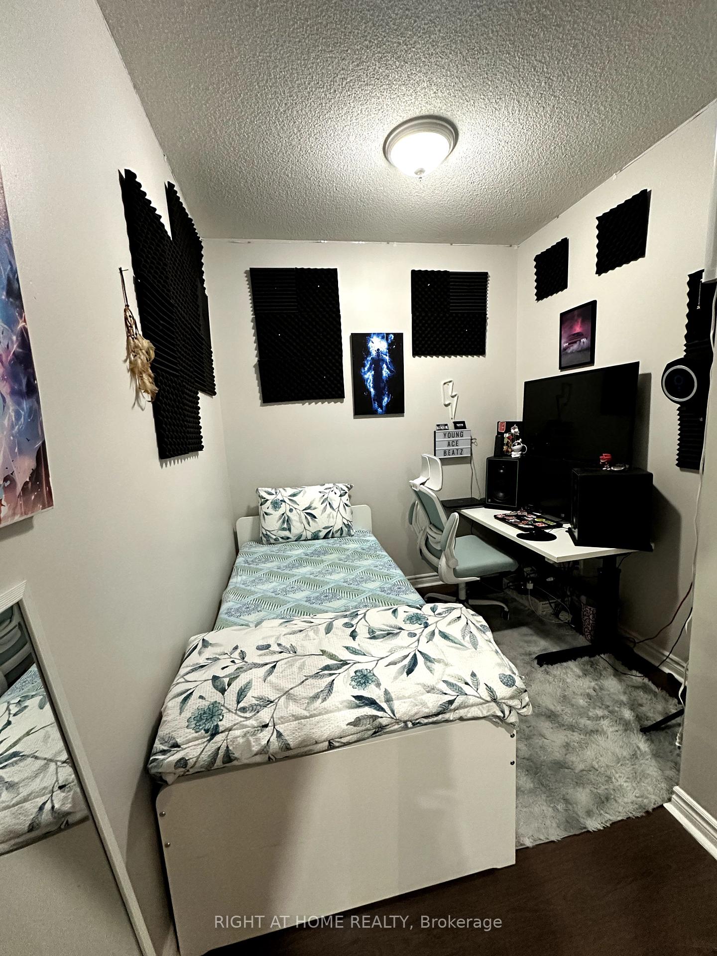 2 Bedrooms Condo at 4090 Living Arts, Mississauga For sale