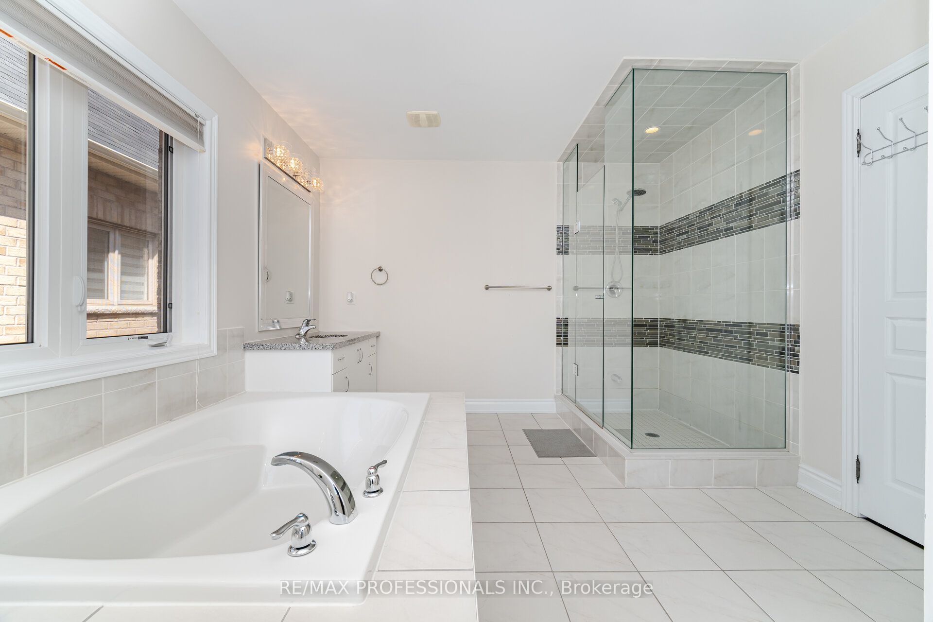 35 Lampman Crescent