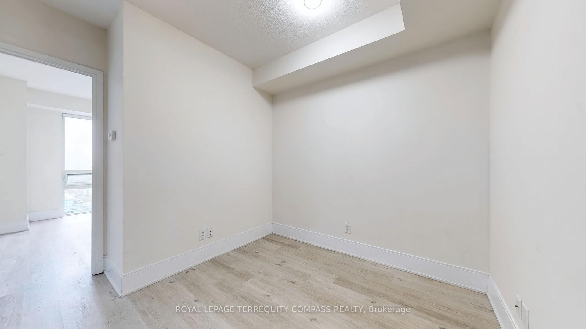 2 Bedrooms Condo at 70 Roehampton,  Toronto For sale
