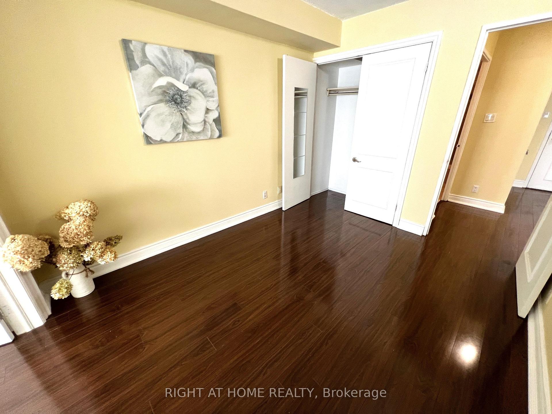 2 Bedrooms Condo at 92 King, Toronto For sale