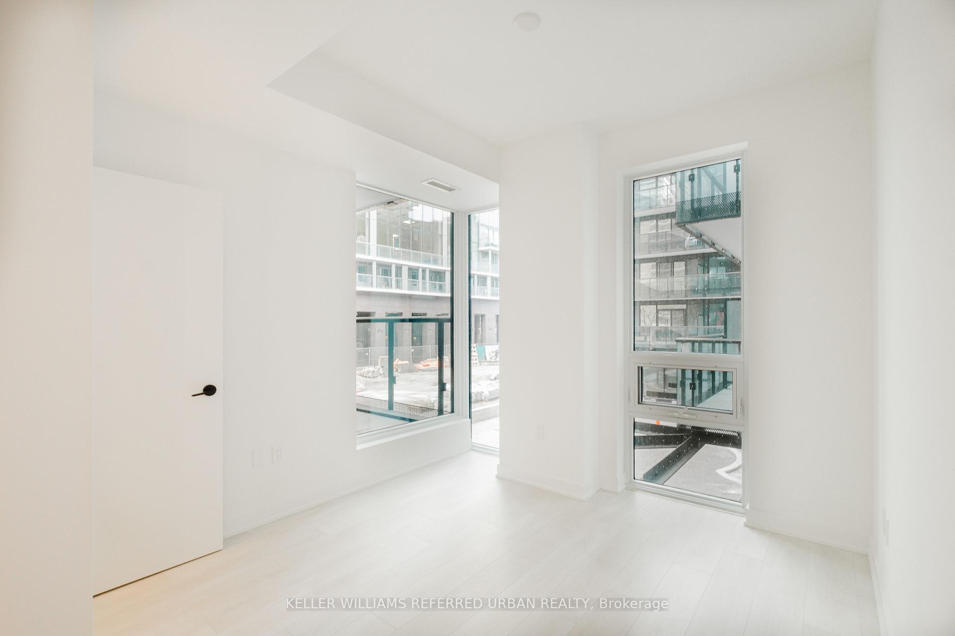 3 Bedrooms Condo at 127 Broadway, Toronto For sale