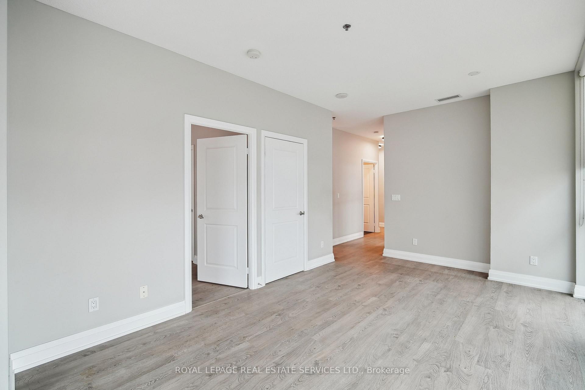 2 Bedrooms Condo at 65 Speers,  Oakville For sale