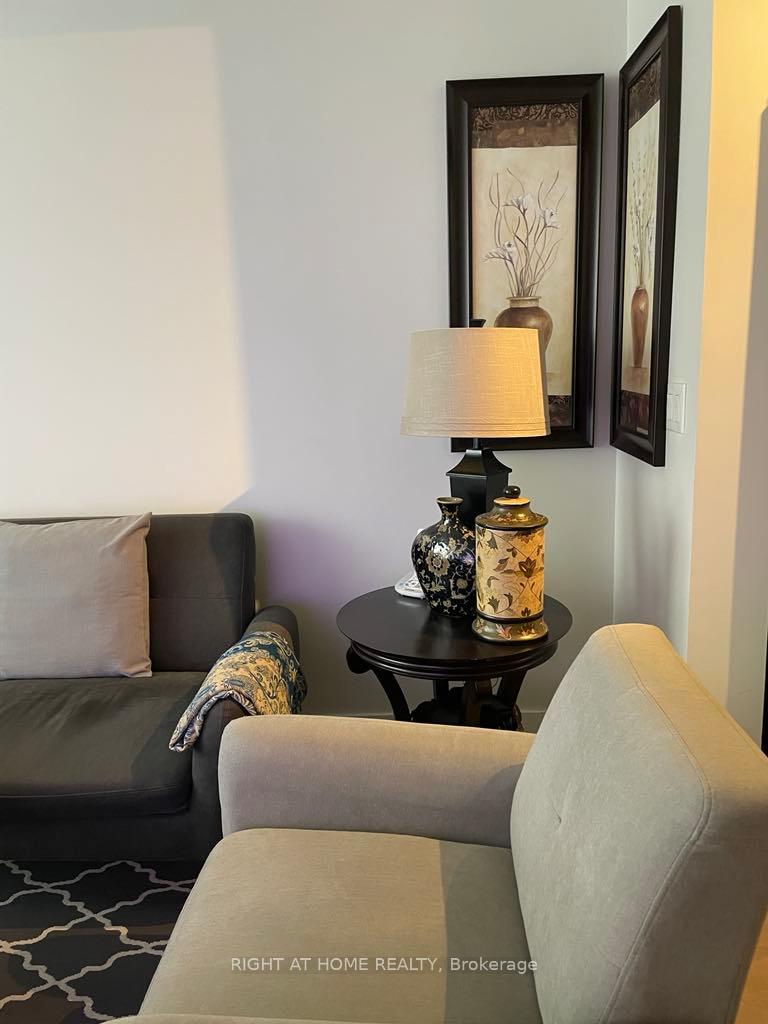 2 Bedrooms Condo at 5220 Dundas,  Burlington For sale