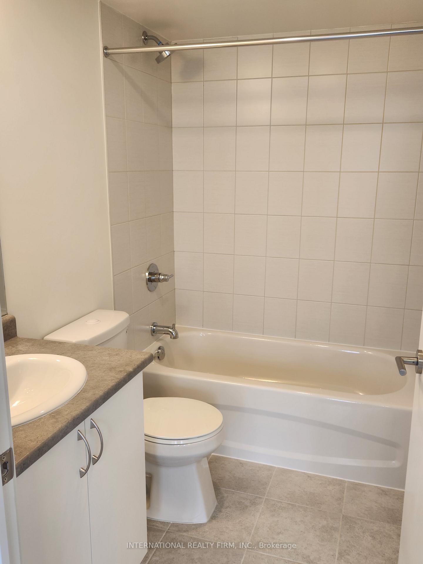 2 Bedrooms Condo at 10 Wilby, Toronto For sale