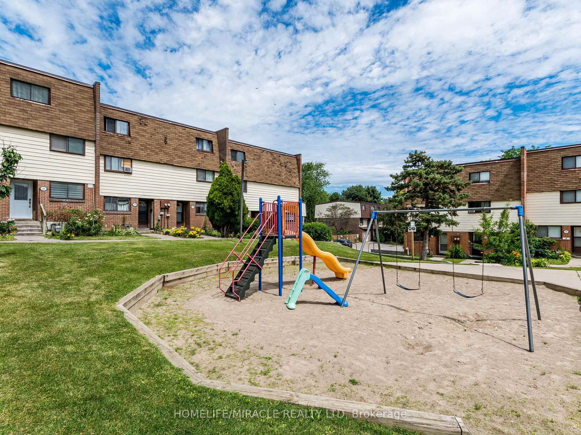 5 Bedrooms Condo at 180 Mississauga Valley, Mississauga For sale