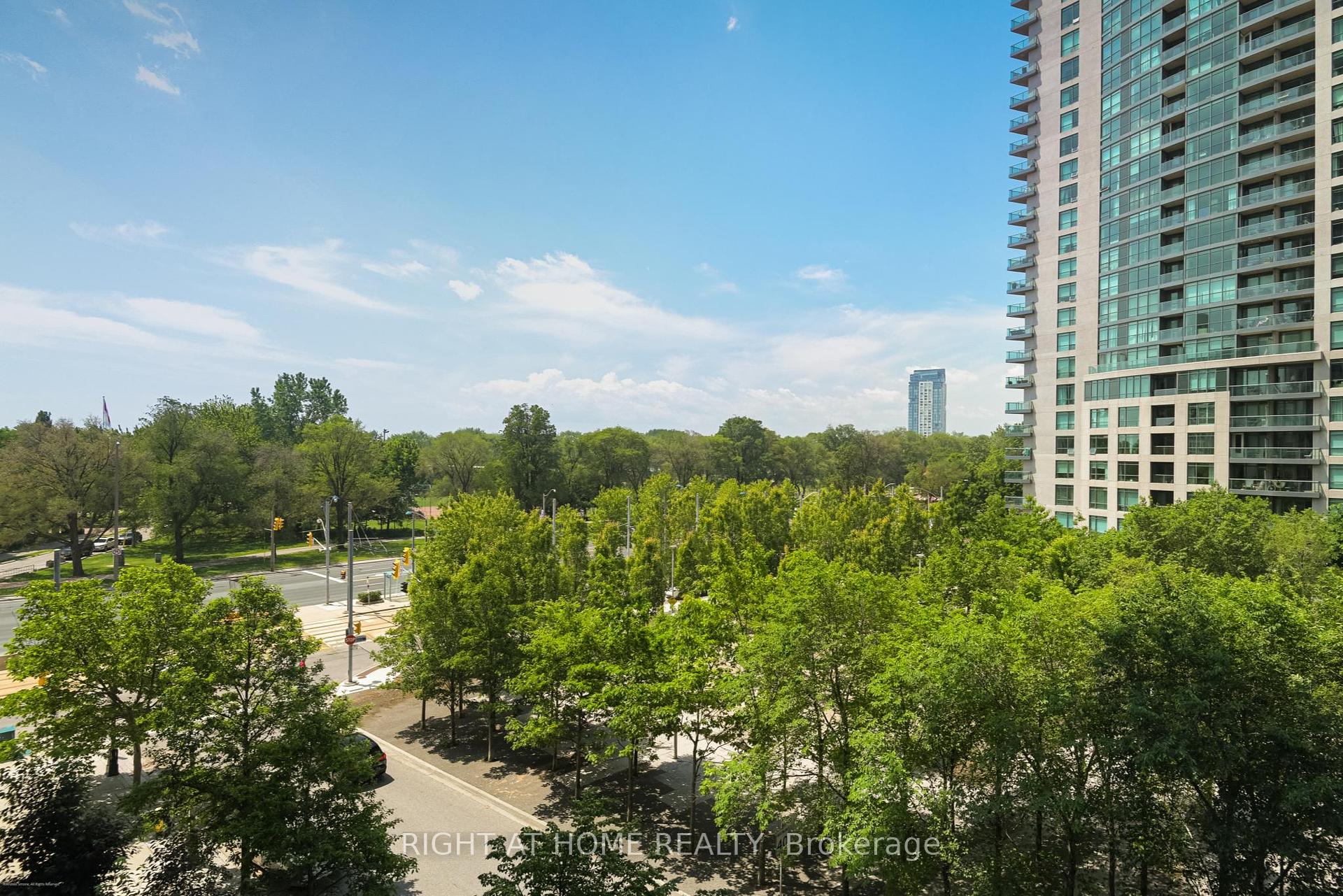 2 Bedrooms Condo at 628 Fleet, Toronto For sale