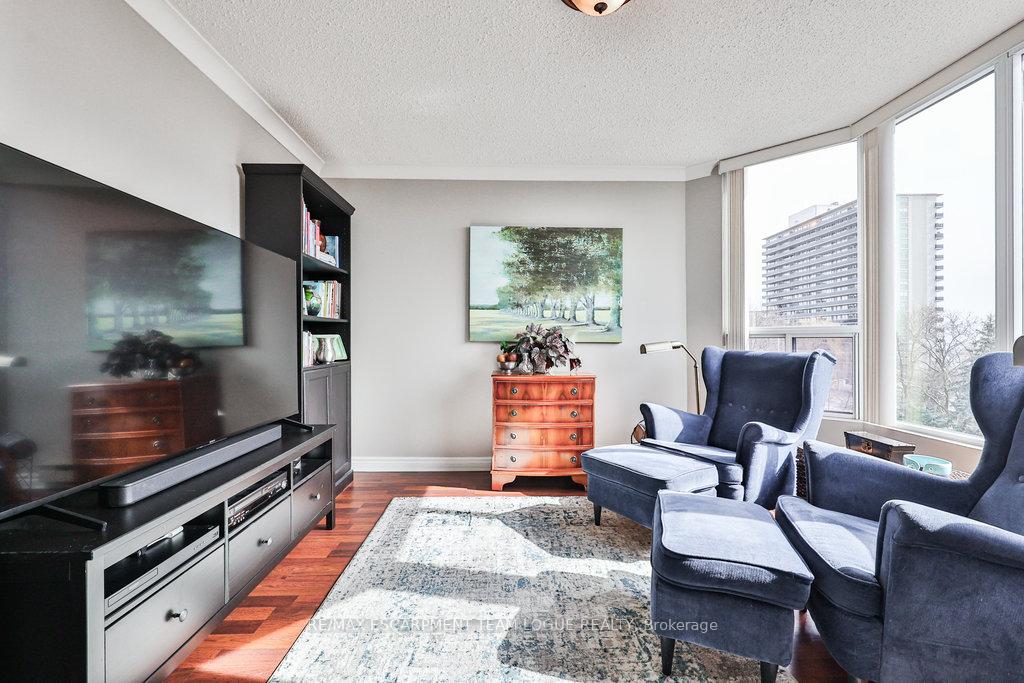 2 Bedrooms Condo at 2121 Lakeshore,  Burlington For sale